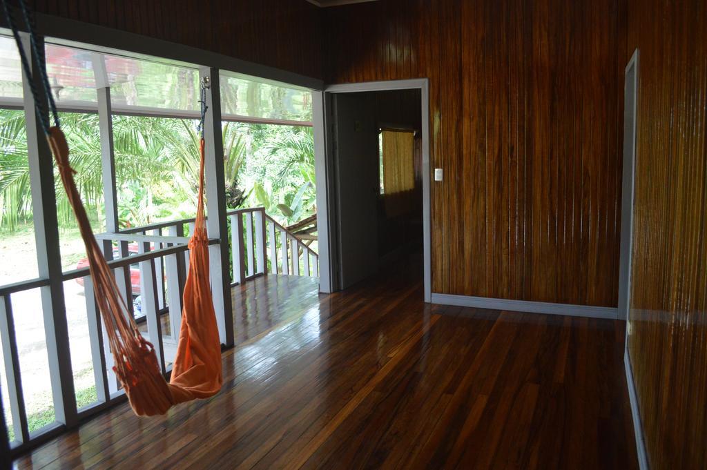 Islas Del Rio Hostel Тиримбина Экстерьер фото