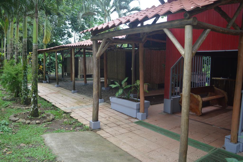Islas Del Rio Hostel Тиримбина Экстерьер фото