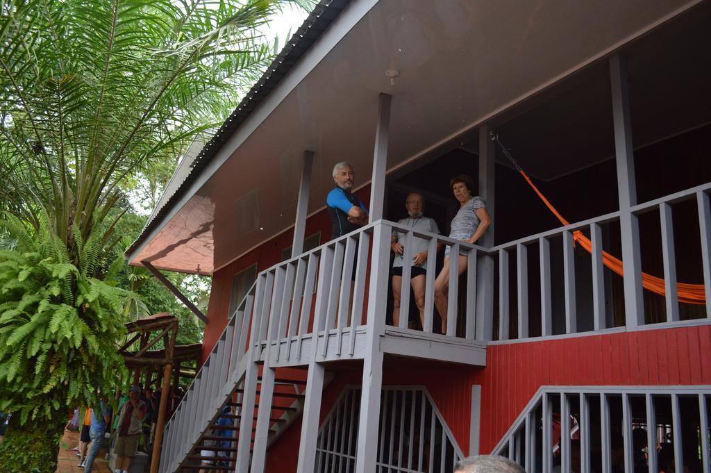 Islas Del Rio Hostel Тиримбина Экстерьер фото