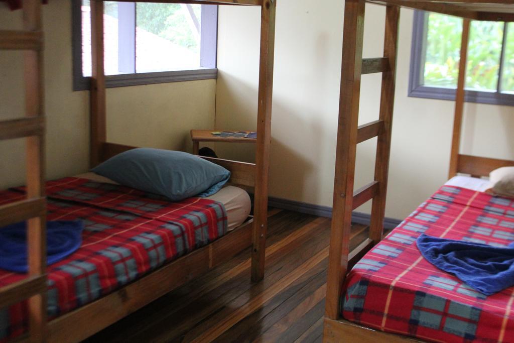 Islas Del Rio Hostel Тиримбина Экстерьер фото