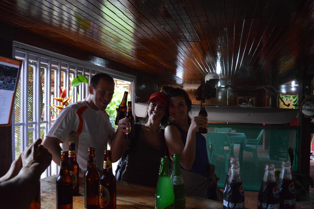 Islas Del Rio Hostel Тиримбина Экстерьер фото