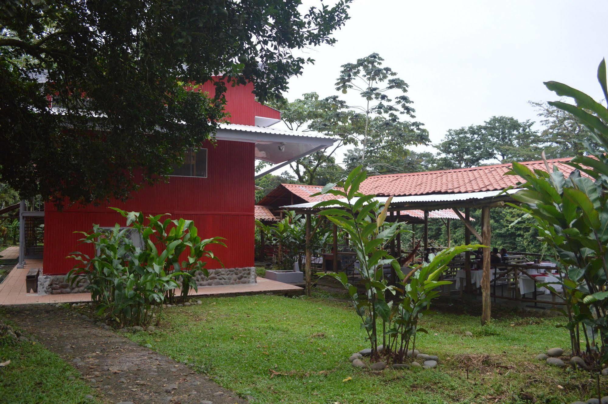 Islas Del Rio Hostel Тиримбина Экстерьер фото