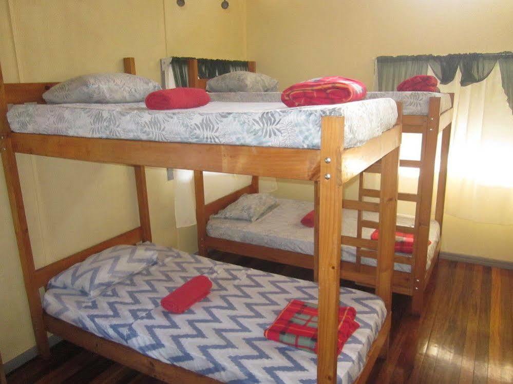 Islas Del Rio Hostel Тиримбина Экстерьер фото