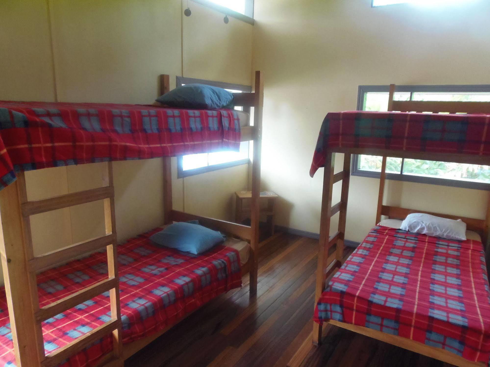 Islas Del Rio Hostel Тиримбина Экстерьер фото