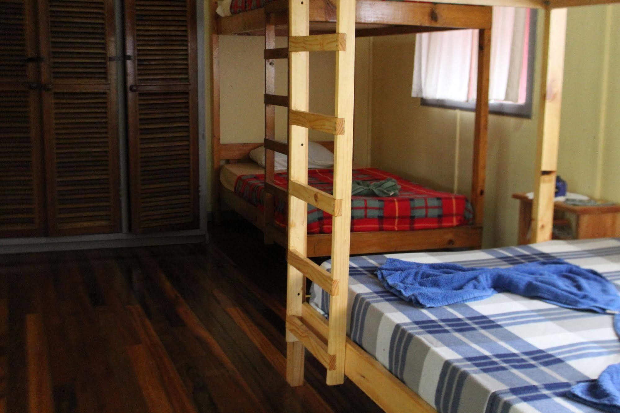 Islas Del Rio Hostel Тиримбина Экстерьер фото