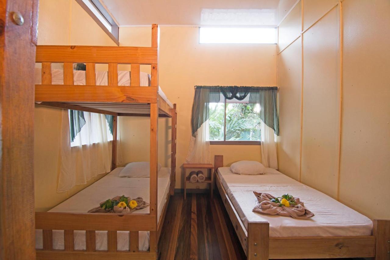 Islas Del Rio Hostel Тиримбина Экстерьер фото