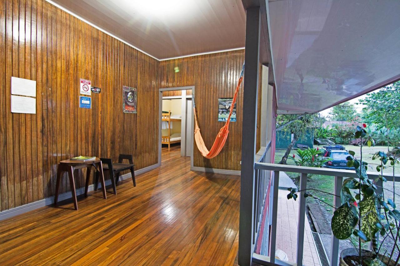 Islas Del Rio Hostel Тиримбина Экстерьер фото