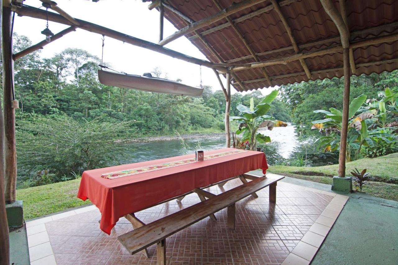 Islas Del Rio Hostel Тиримбина Экстерьер фото