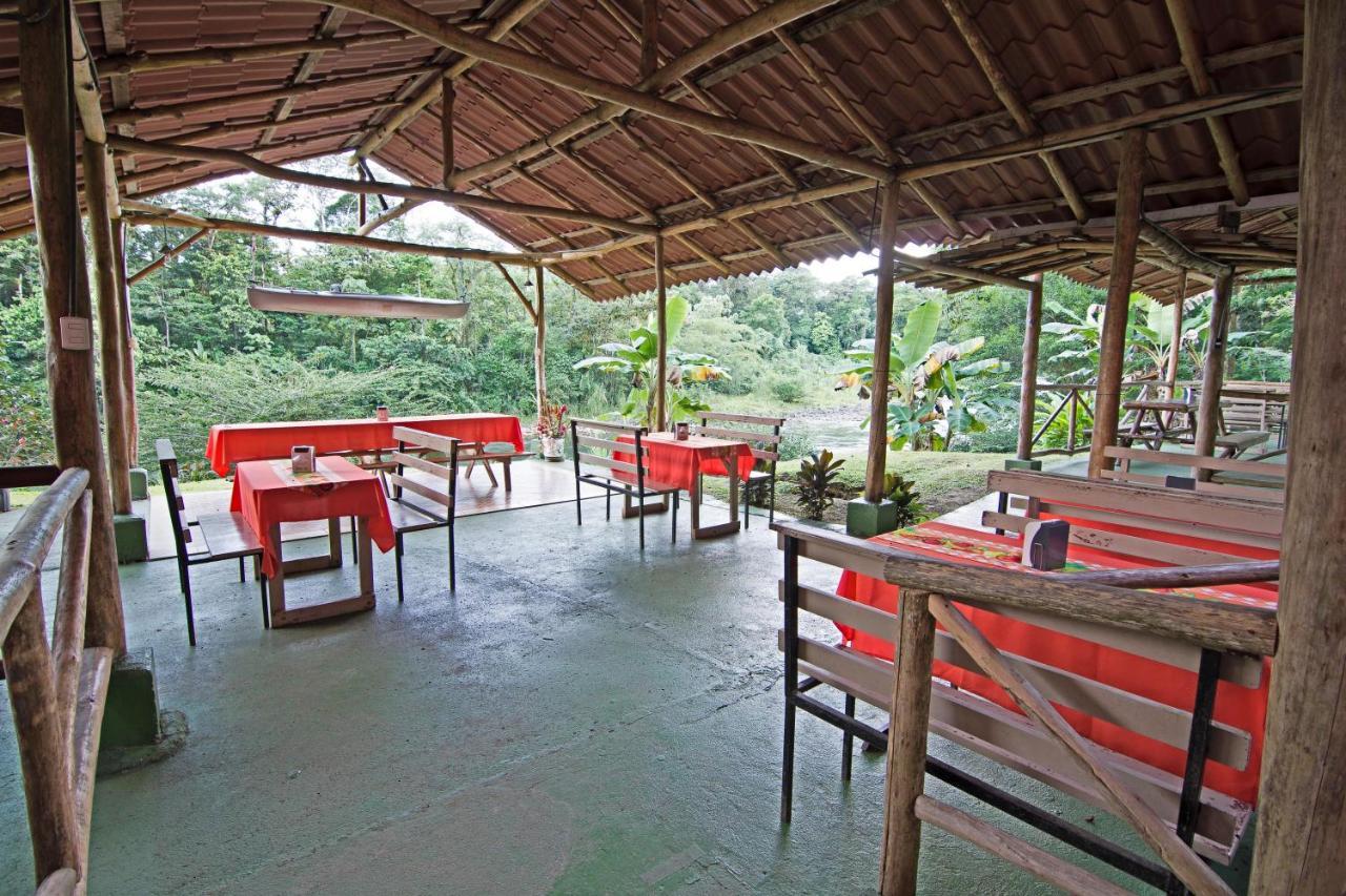 Islas Del Rio Hostel Тиримбина Экстерьер фото