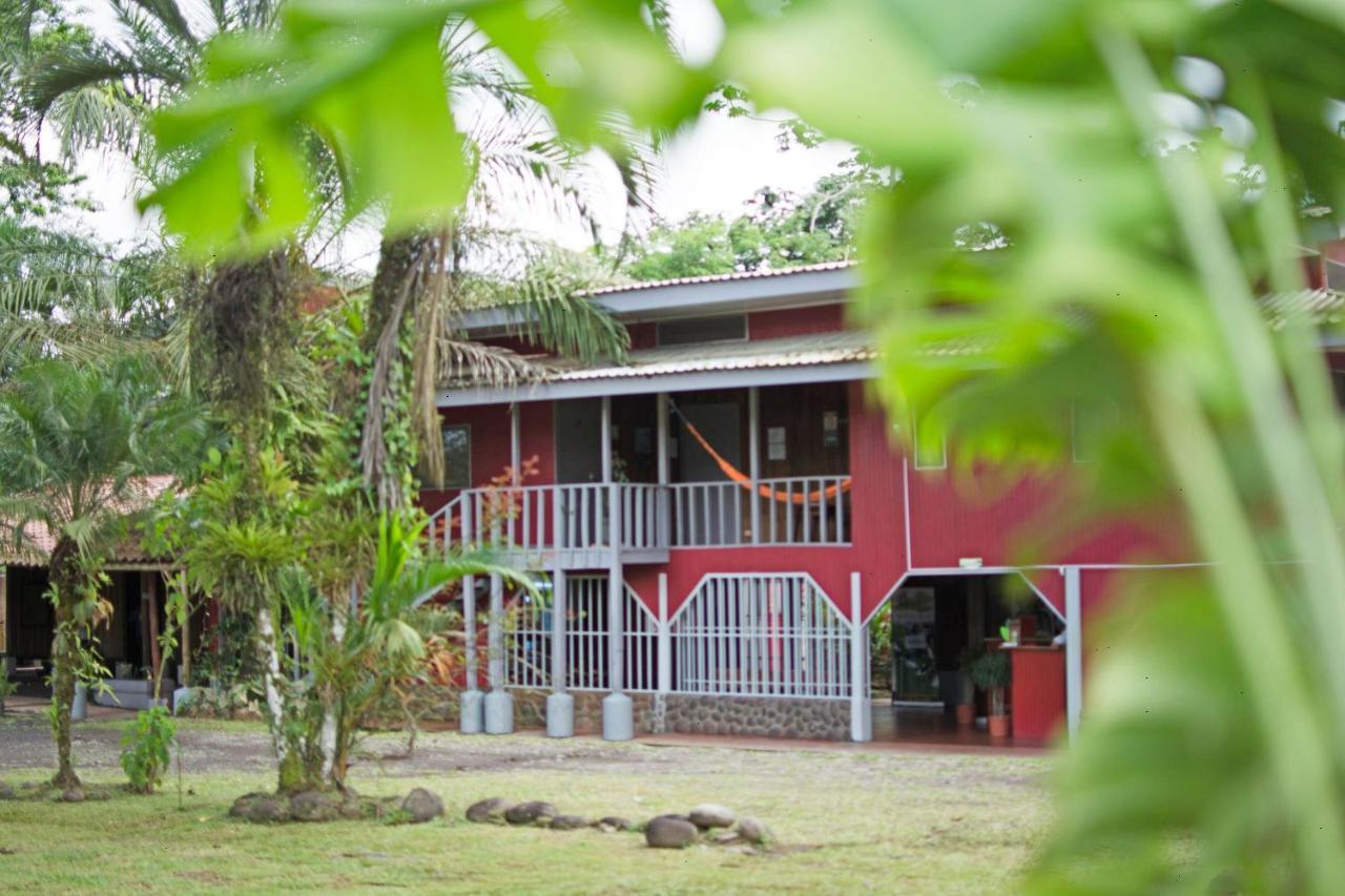 Islas Del Rio Hostel Тиримбина Экстерьер фото
